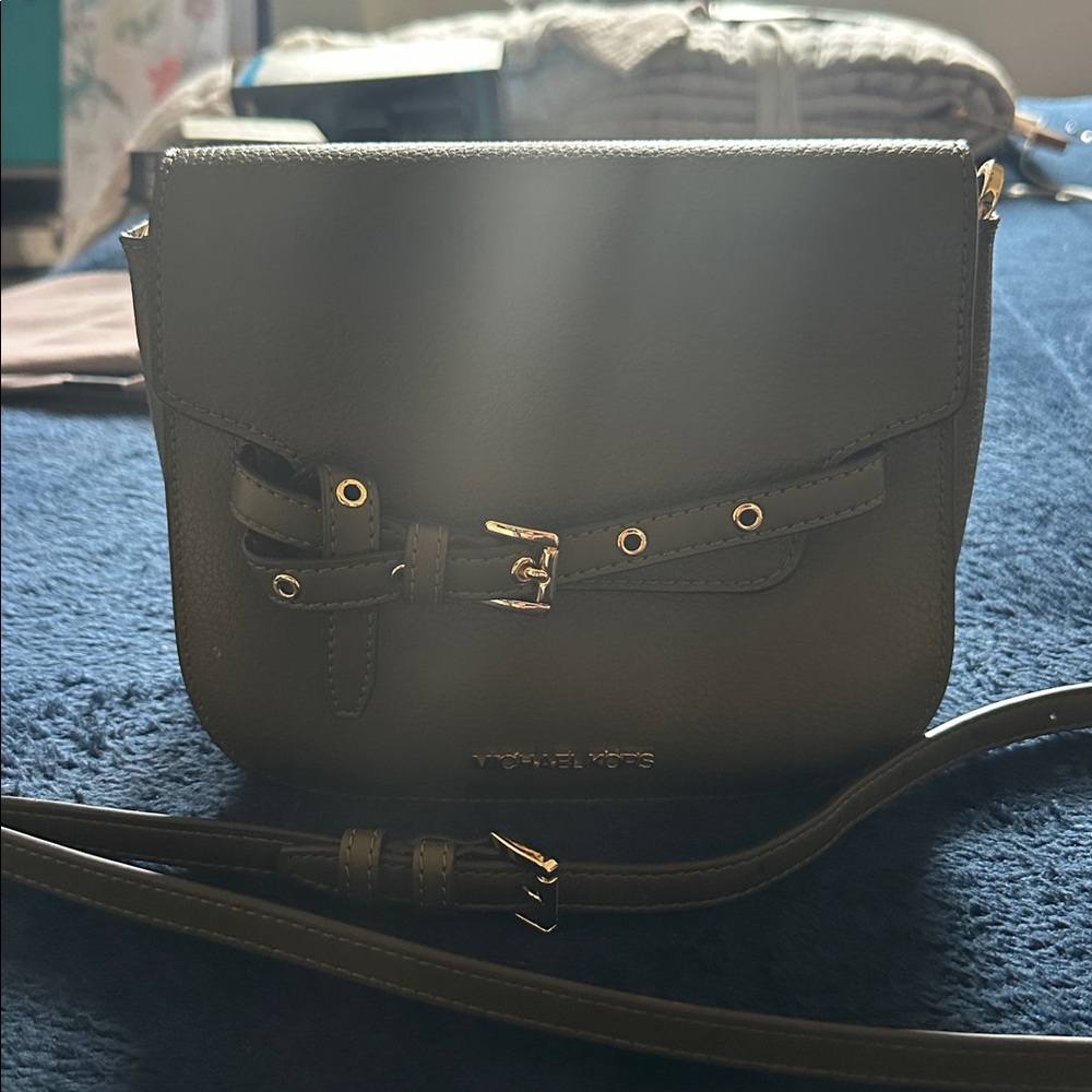 Michael Kors Dark Green Crossbody Bag

Olive green